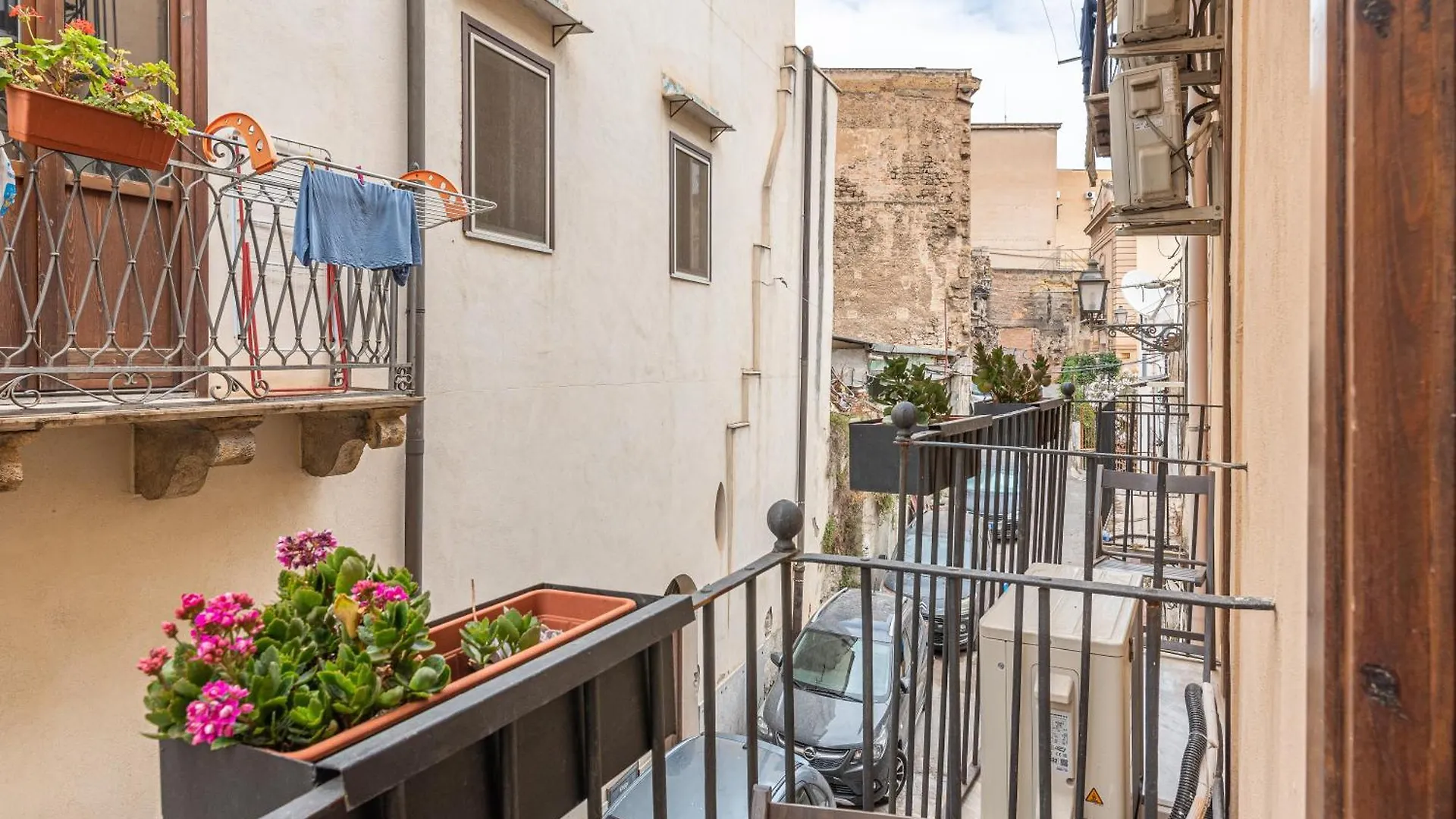 Apartment Vega Home - Alle Spalle Del Teatro Massimo Palermo Italien